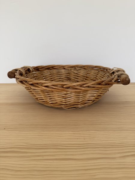 Schöner Rattankorb mit Griffen