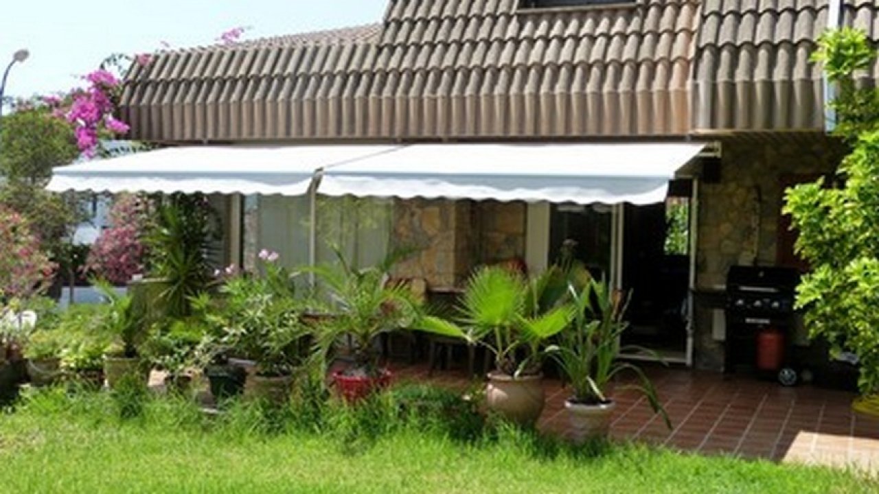 Schönes großes möbl. Zimmer frei in wunderschöner Luxus-Haus-WG mit Garten und Pool in Palma