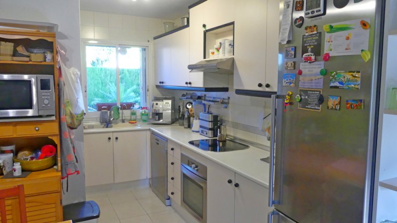 Schönes großes möbl. Zimmer frei in wunderschöner Luxus-Haus-WG mit Garten und Pool in Palma