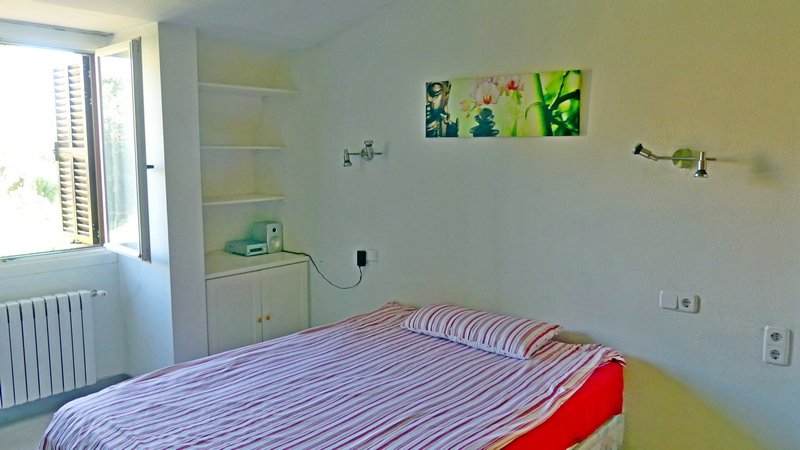 Schönes großes möbl. Zimmer frei in wunderschöner Luxus-Haus-WG mit Garten und Pool in Palma