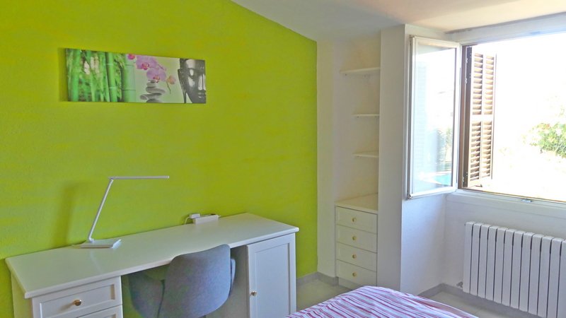 Schönes großes möbl. Zimmer frei in wunderschöner Luxus-Haus-WG mit Garten und Pool in Palma