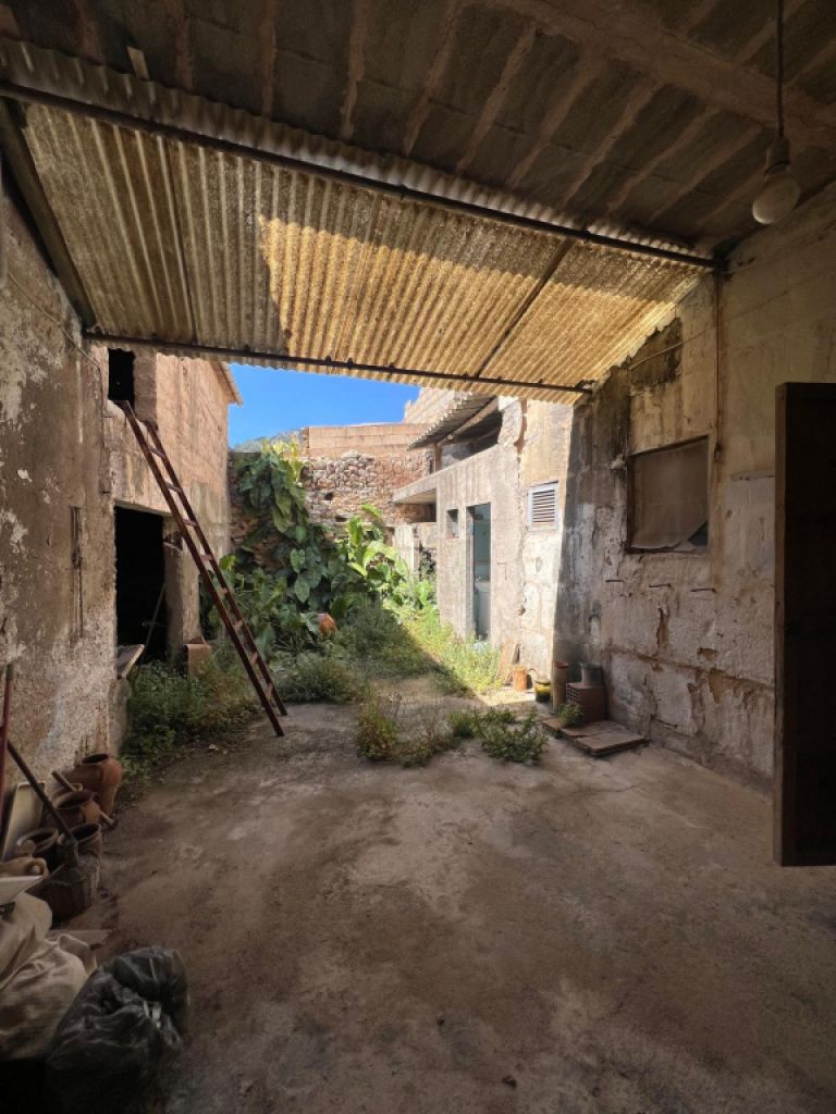 Se vende bonita casa a reformar en Son Servera