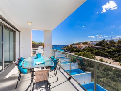 Schönes Reihenhaus in Cala Mandia zu vermieten.