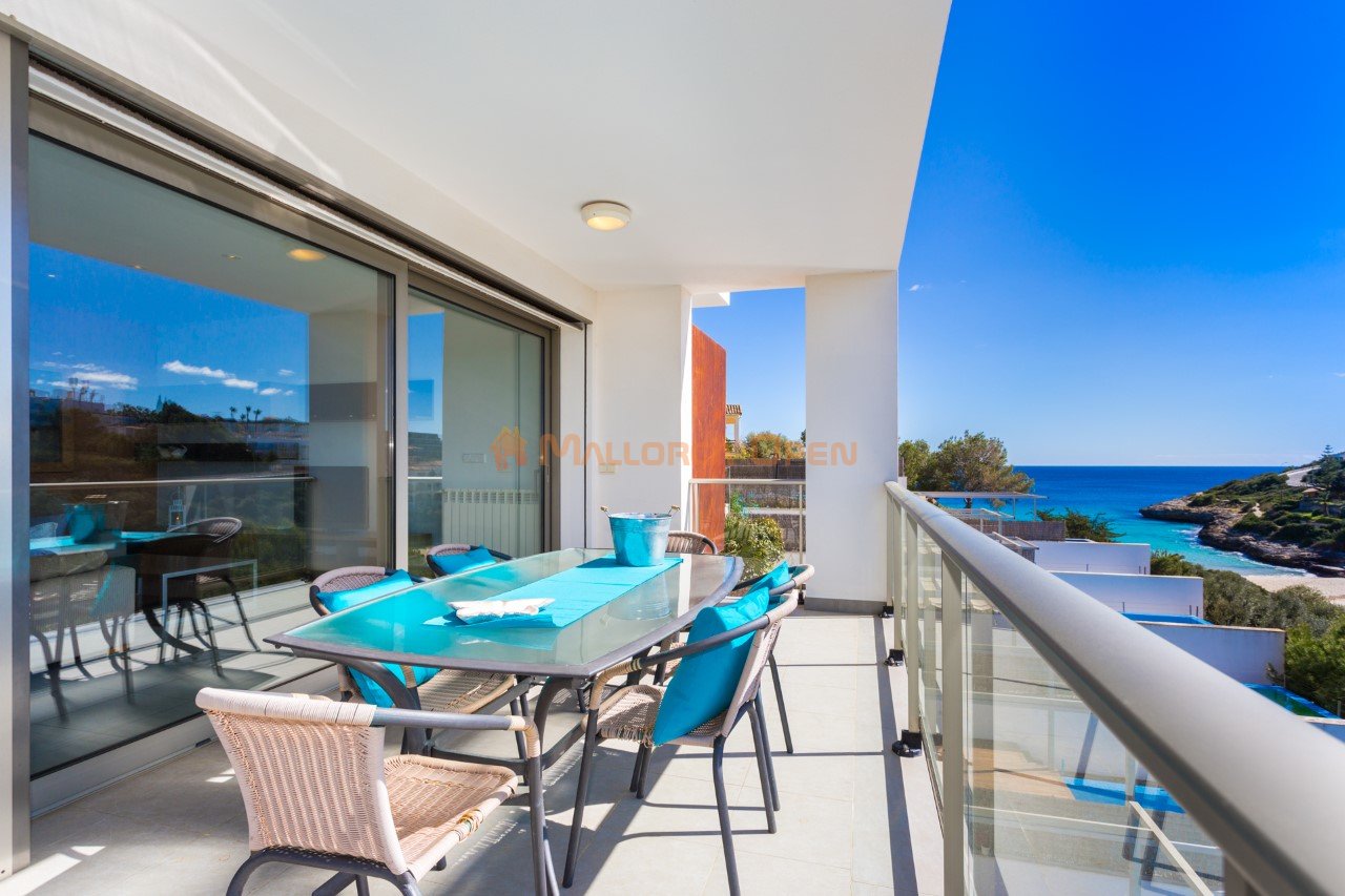 Schönes Reihenhaus in Cala Mandia zu vermieten.
