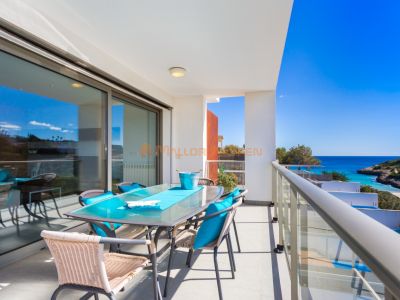 Schönes Reihenhaus in Cala Mandia zu vermieten.