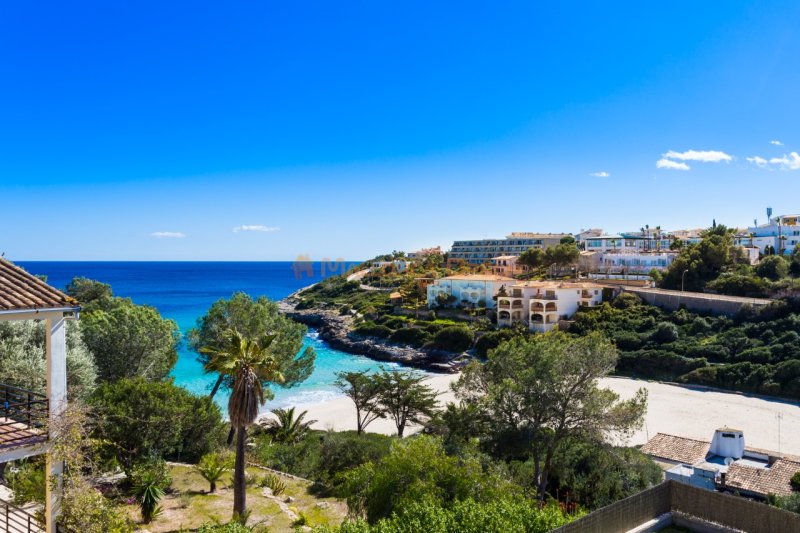 Schönes Reihenhaus in Cala Mandia zu vermieten.