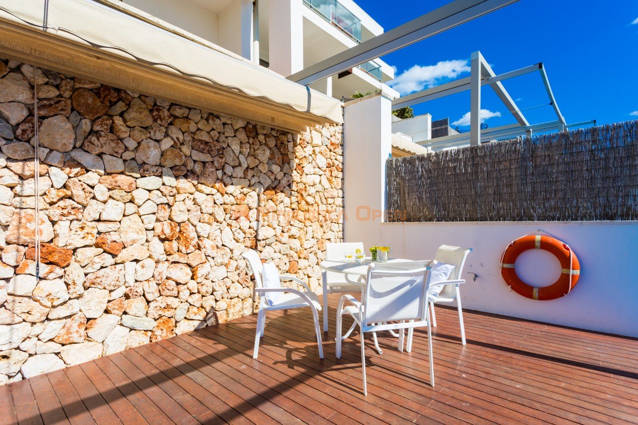 Schönes Reihenhaus in Cala Mandia zu vermieten.