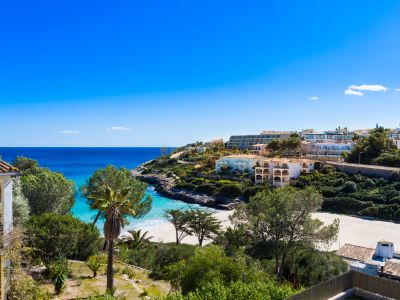 Schönes Reihenhaus in Cala Mandia zu vermieten.