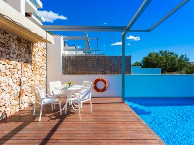 Schönes Reihenhaus in Cala Mandia zu vermieten.