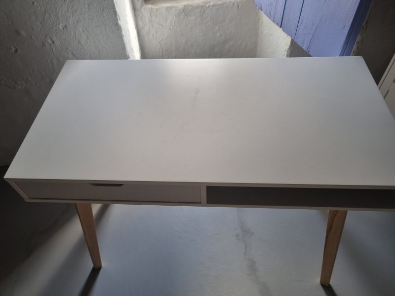 Schreibtisch