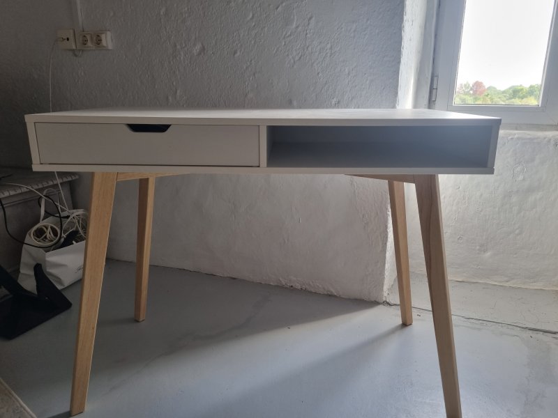 Schreibtisch