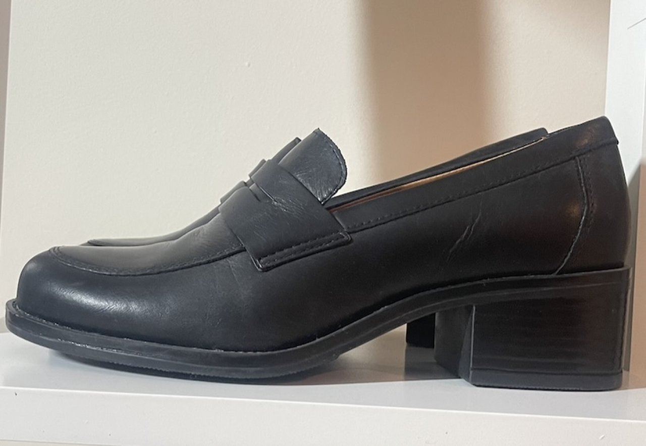 Schuhpaket  5 Paar Damenschuhe, Gr. 37  Tommy Hilfiger, Sorel, Tamaris u.a. neu oder neuwertig