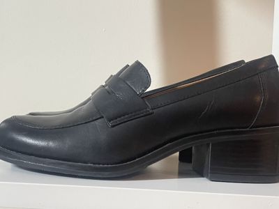 Schuhpaket  5 Paar Damenschuhe, Gr. 37  Tommy Hilfiger, Sorel, Tamaris u.a. neu oder neuwertig
