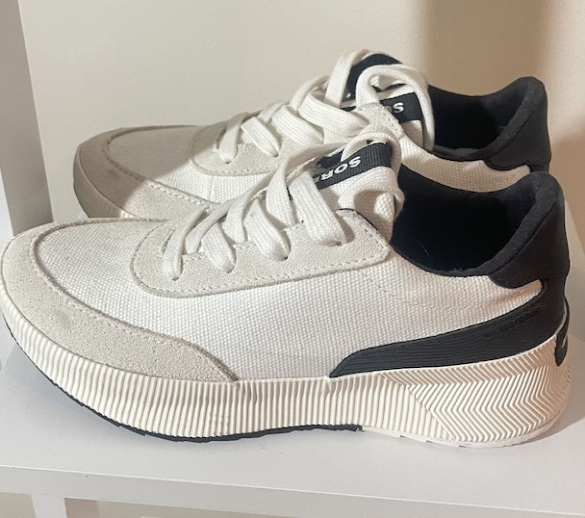Schuhpaket  5 Paar Damenschuhe, Gr. 37  Tommy Hilfiger, Sorel, Tamaris u.a. neu oder neuwertig