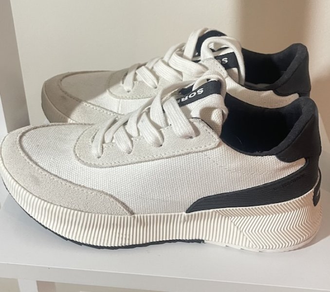 Schuhpaket  5 Paar Damenschuhe, Gr. 37  Tommy Hilfiger, Sorel, Tamaris u.a. neu oder neuwertig
