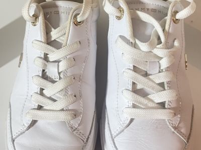 Schuhpaket  5 Paar Damenschuhe, Gr. 37  Tommy Hilfiger, Sorel, Tamaris u.a. neu oder neuwertig