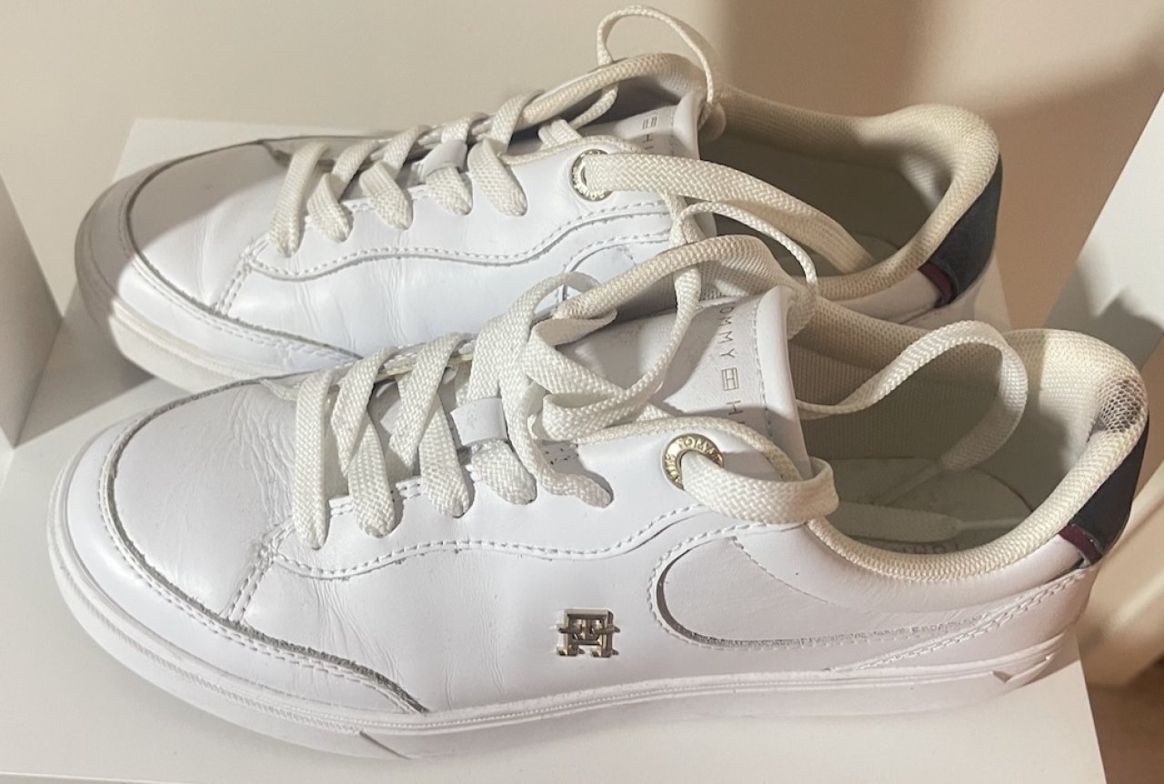 Schuhpaket  5 Paar Damenschuhe, Gr. 37  Tommy Hilfiger, Sorel, Tamaris u.a. neu oder neuwertig