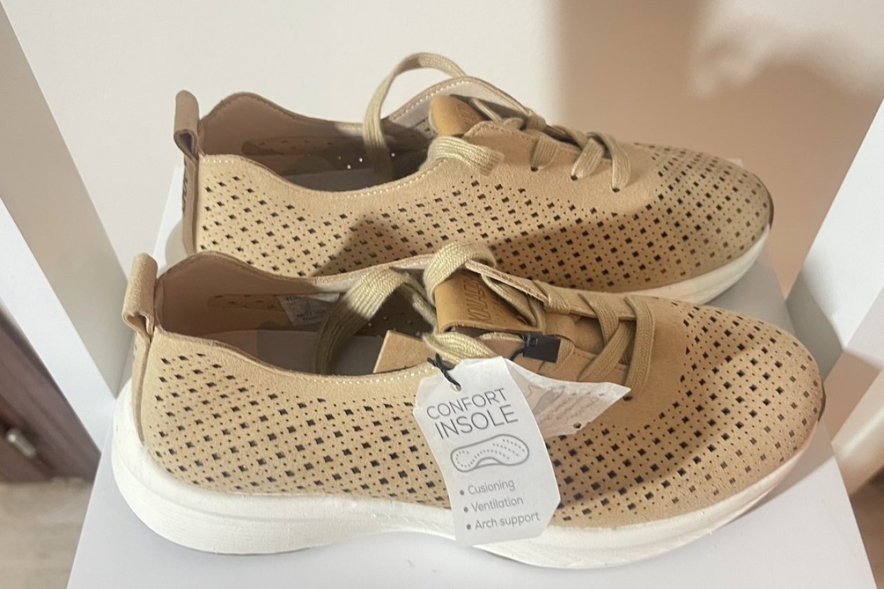 Schuhpaket  5 Paar Damenschuhe, Gr. 37  Tommy Hilfiger, Sorel, Tamaris u.a. neu oder neuwertig
