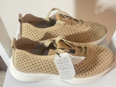 Schuhpaket  5 Paar Damenschuhe, Gr. 37  Tommy Hilfiger, Sorel, Tamaris u.a. neu oder neuwertig