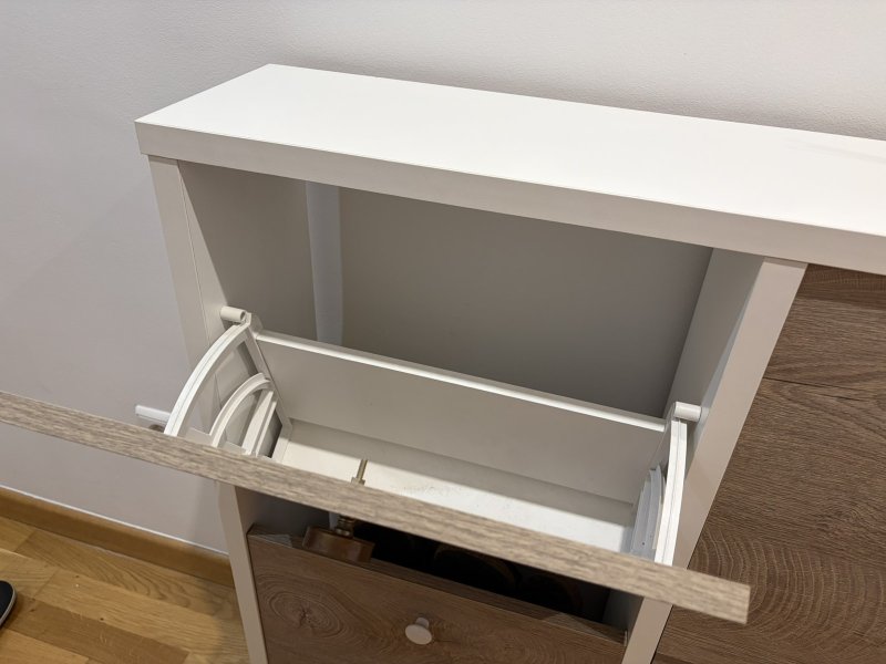 Schuhschrank in Weiß mit Holzoptik