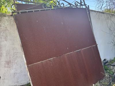 Schwere Eisentore 2 Stück 2 x 1,80m zu verschenken