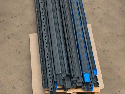 Schwerlastregale in Anthrazit und Blau