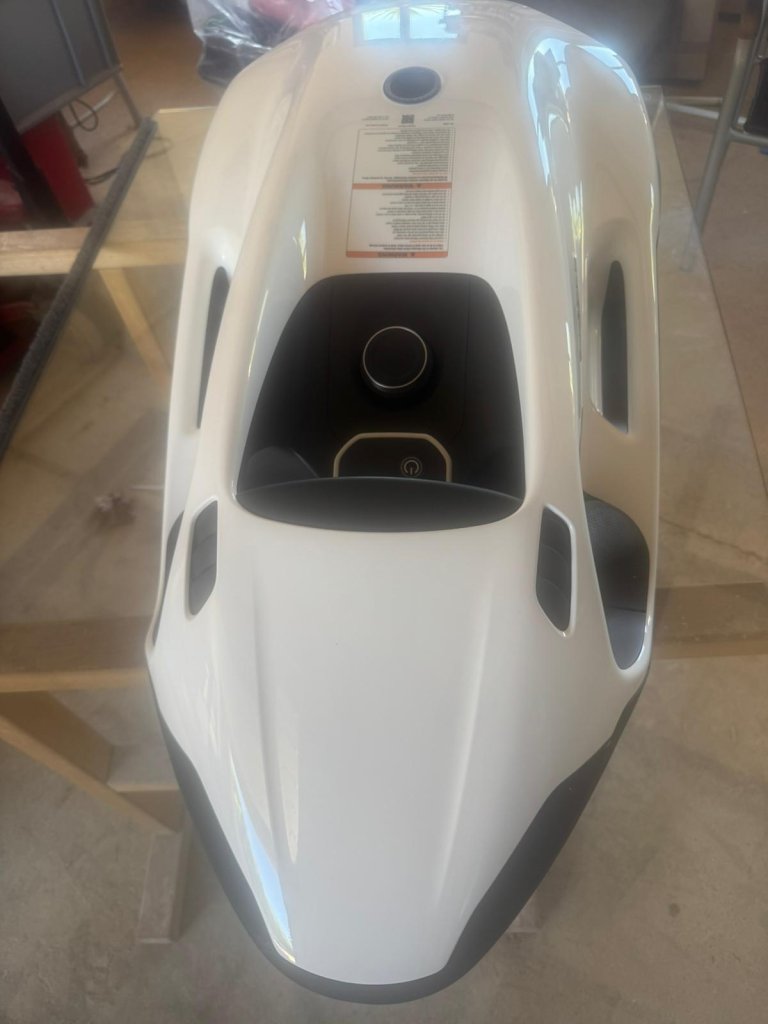 SEABOB F9 S (Modelo Sport) Potencia: 3,6 kW (aprox. 4,9 CV) Empuje: Hasta 84 TP