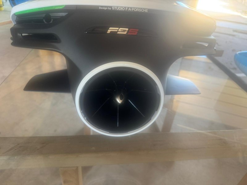 SEABOB F9 S (Sport-Modell)Motorleistung: 3,6 kW (ca. 4,9 PS)Schubkraft: Bis zu 84 TP