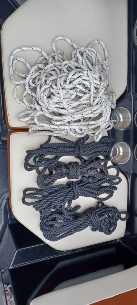 SeaRay 190 SPX Black Beauty