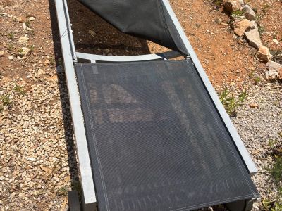 Sechs Sonnenliegen zu verschenken