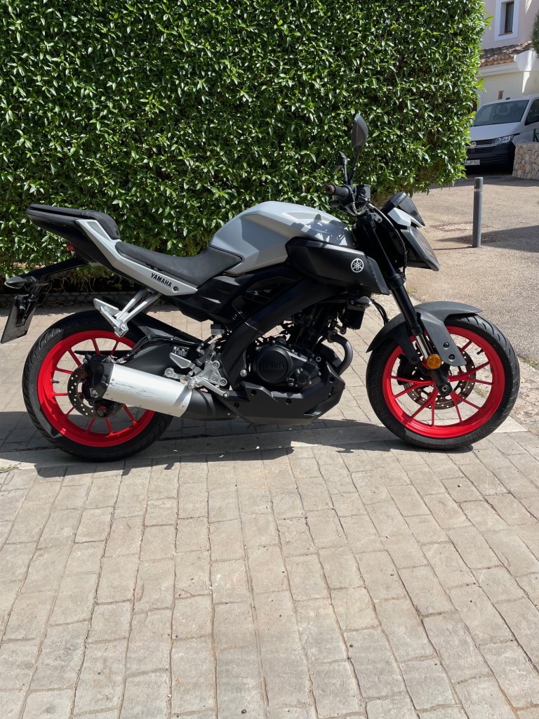 Sehr schönes Einsteigermotorrad mit ABS Yamaha MT125 in Santa Ponsa