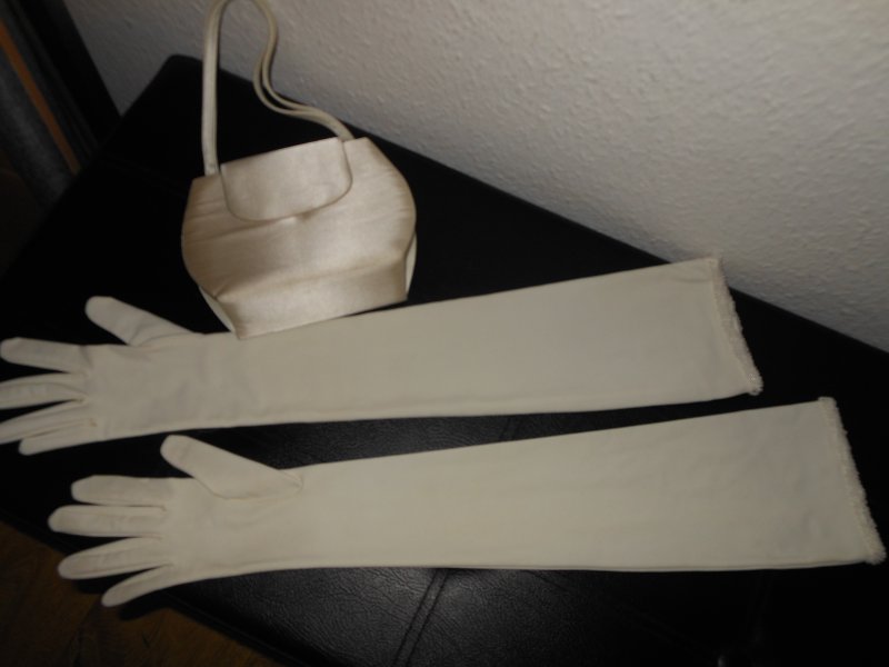 sehr schönes Hochzeitskleid Gr., 44  Fb. creme...mit Tasche Handschuhen