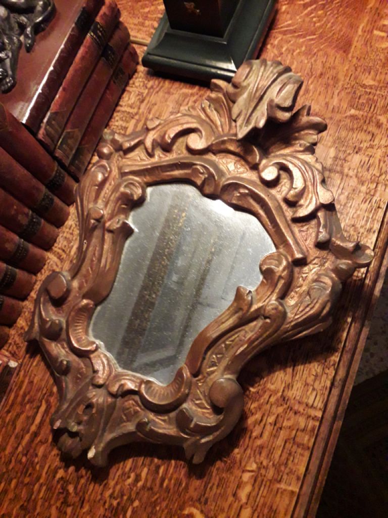 Seltenheit – Kleiner spanischer Barockspiegel aus Holz geschnitzt (ca. 1740).