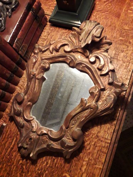 Seltenheit – Kleiner spanischer Barockspiegel aus Holz geschnitzt (ca. 1740).