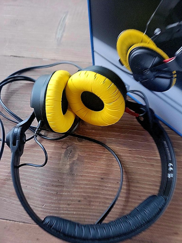 Sennheiser HD 25 Limited Yellow Edition 75th Anniversary, sehr wenig benutzt - Originalkarton