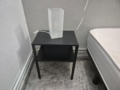 Set Schlafzimmer Bett, Nachttisch, Lampen