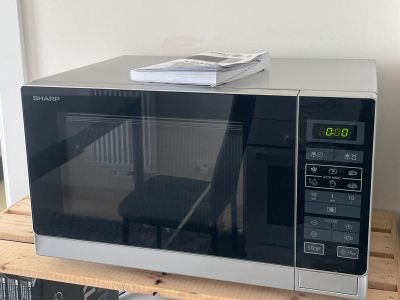 Sharp Mikrowelle R-242/R-342 - 900W - Top Zustand