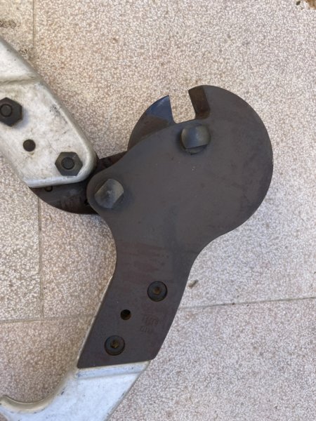 Shroud/ wire cutters