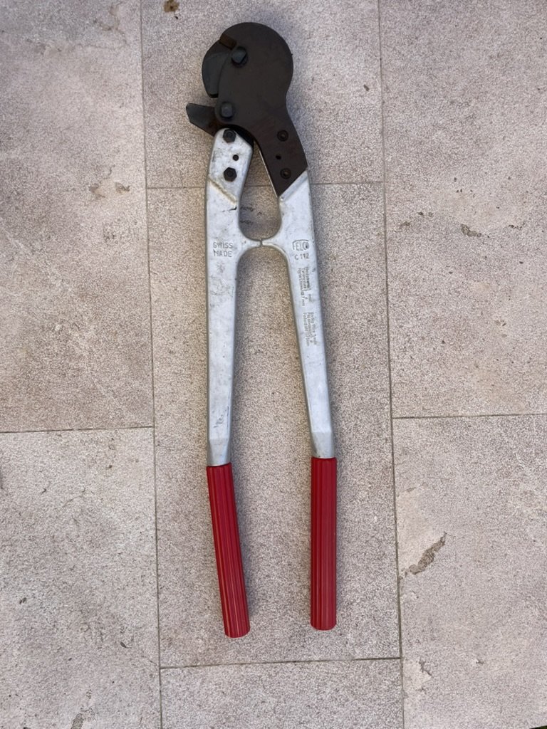 Shroud/ wire cutters