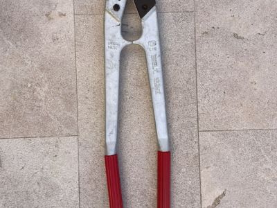 Shroud/ wire cutters