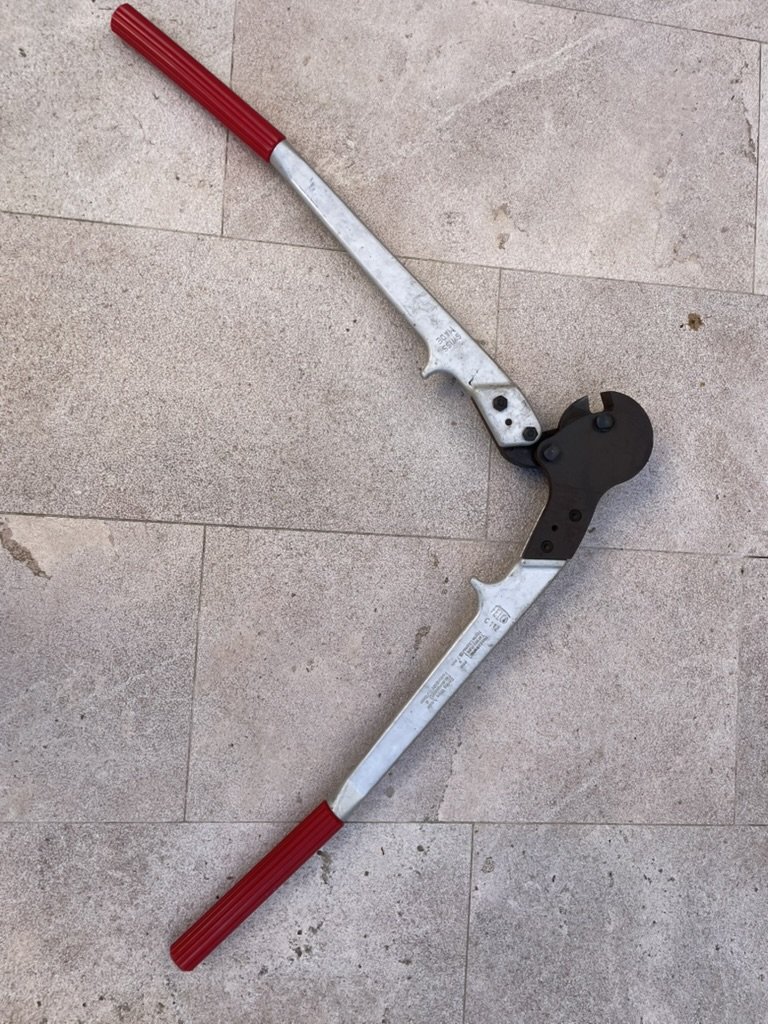 Shroud/ wire cutters