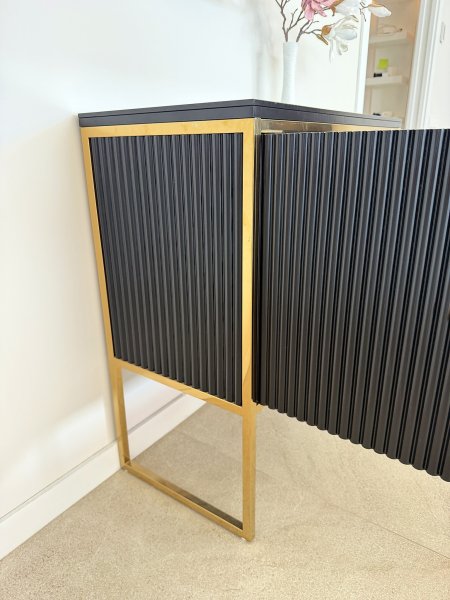 Sideboard schwarz/gold mit Rillentüren 80 cm