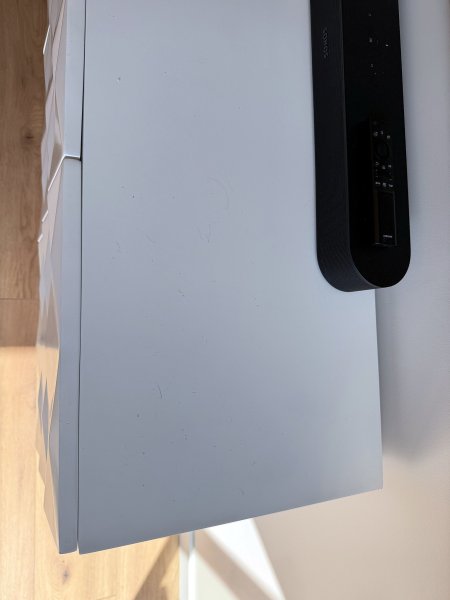 Sideboard weiß mit 3D-Front und Goldgestell