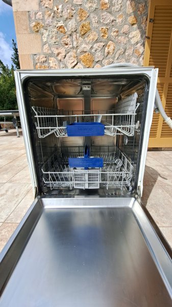 Siemens Stainless Steel Dishwasher 60cm wide Undercounter