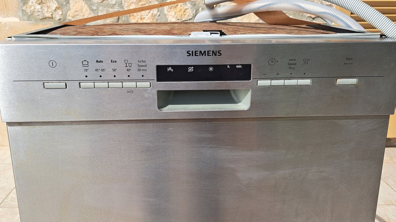 Siemens Stainless Steel Dishwasher 60cm wide Undercounter