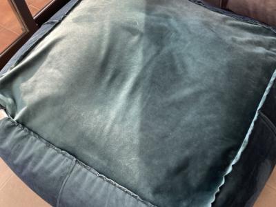 Sitzkissen aus Samt mit Styropor-Füllung