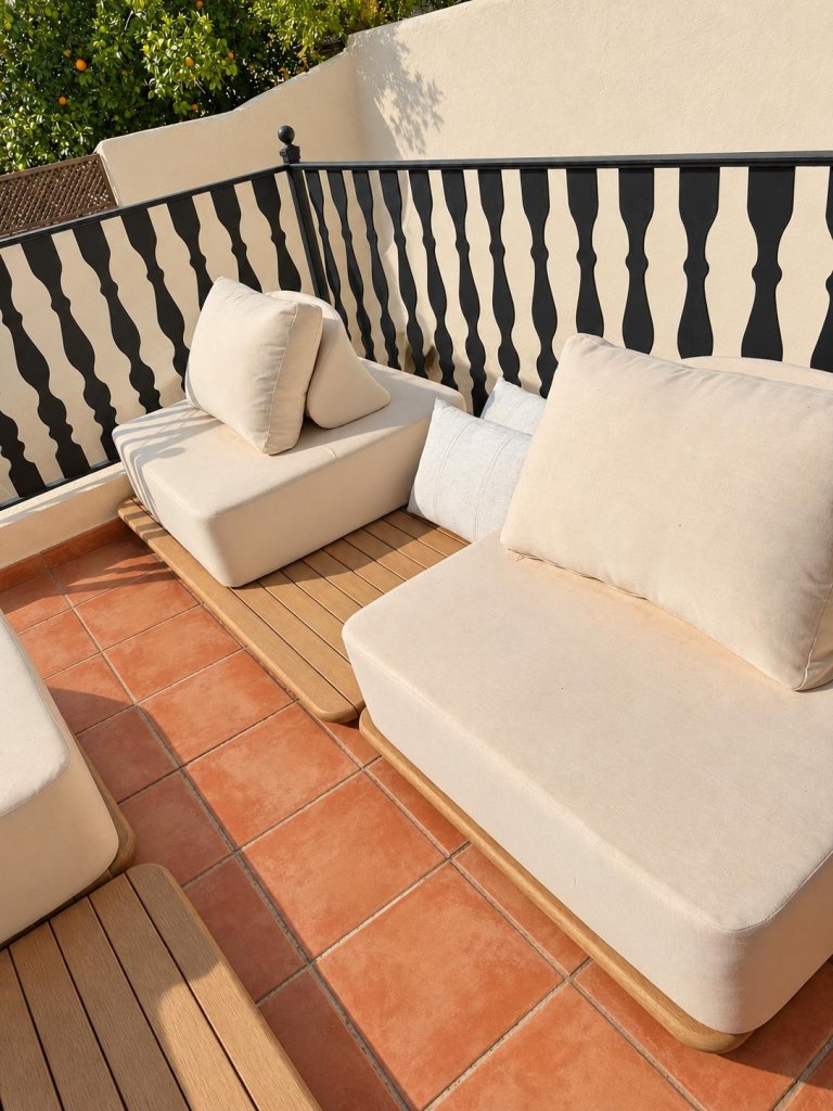 SKLUM PORTET Modullounge aus Akazienholz  knapp sechs Monate alt