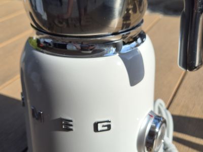 SMEG MFF11WHEU Milchaufschäumer weiß (NP: 200 €)