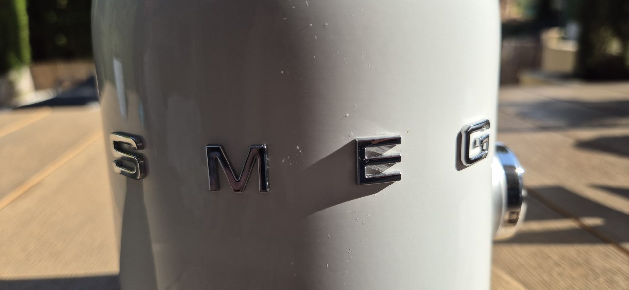 SMEG MFF11WHEU Milchaufschäumer weiß (NP: 200 €)