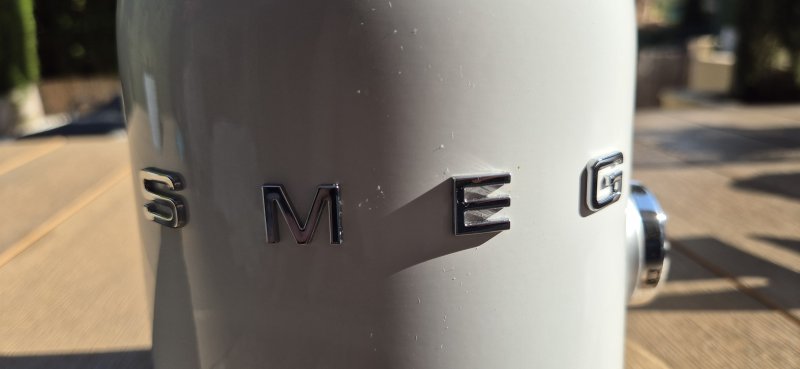 SMEG MFF11WHEU Milchaufschäumer weiß (NP: 200 €)